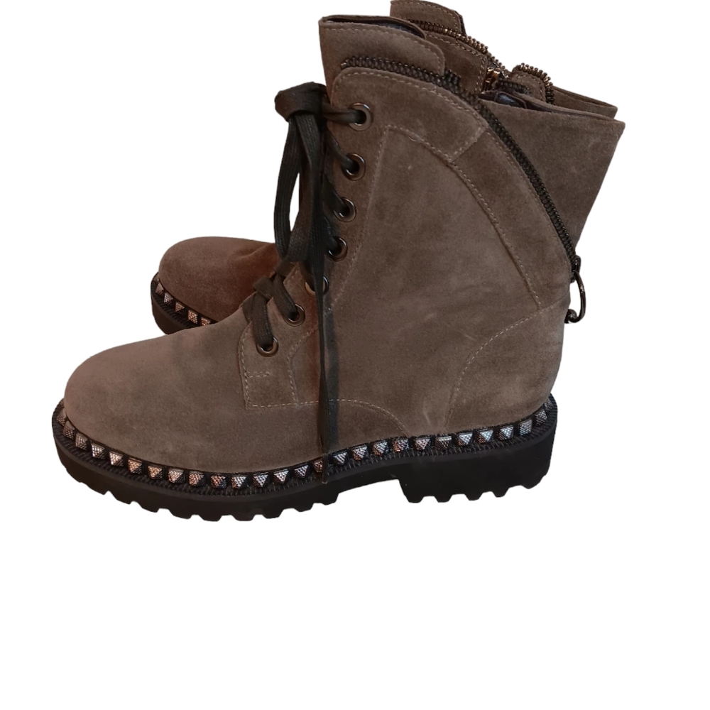 VINCE CAMUTO LEVONIA STUDDED BOOT SIZE 7.5 PLATFORM MILITARY LEATHER SUE…NEW
